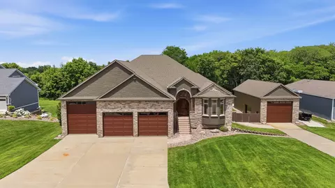 10351 NW Beaver Dr, Johnston, IA 50131