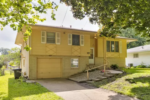 2735 64th St, Des Moines, IA 50322