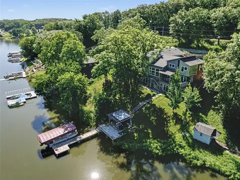 8328 Lakeshore Dr, Dexter, IA 50070