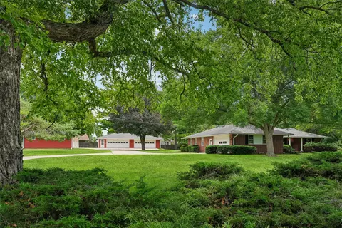 4217 86th St, Urbandale, IA 50322
