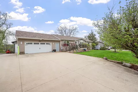 4555 NE 34 Ct, Des Moines, IA 50317