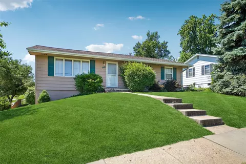 1007 W Iowa Ave, Indianola, IA 50125