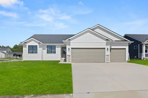 6506 NE George Ave, Pleasant Hill, IA 50327