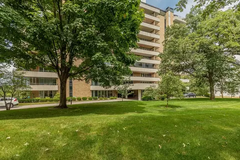 3663 Grand Ave #401, Des Moines, IA 50312