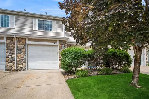 3799 Village Run Dr #907, Des Moines, IA 50317