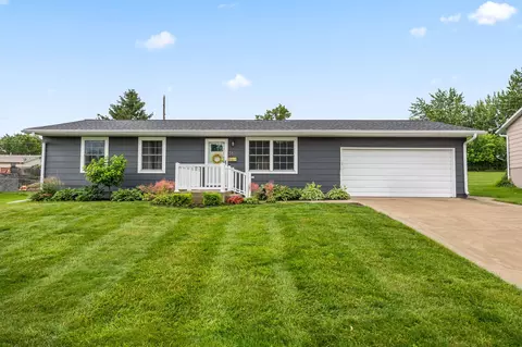 313 Thunderbird Dr, Marshalltown, IA 50158