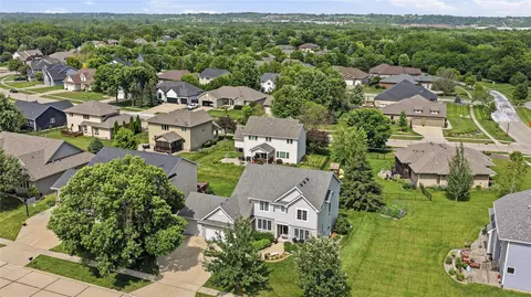 6609 Hampton Ct, Johnston, IA 50131