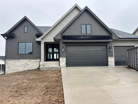 1393 S Lotus Pl, West Des Moines, IA 50266