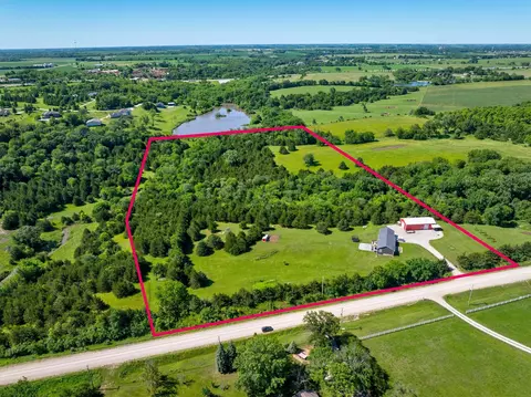 20014 352nd Pl, Earlham, IA 50072