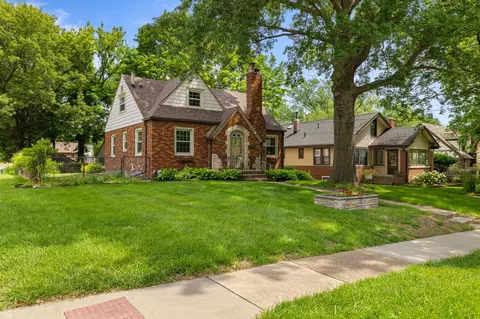 1305 Creston Ave, Des Moines, IA 50315