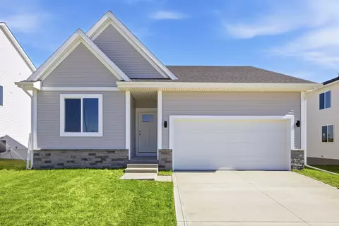 5660 Brook View Ave, Des Moines, IA 50317