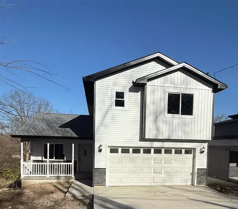 342 E Pleasant View Dr, Des Moines, IA 50315