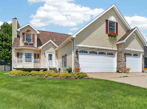 6804 Timberwolf Ln, Des Moines, IA 50320