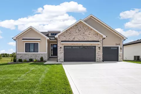 260 NW Copperleaf Ct, Waukee, IA 50263