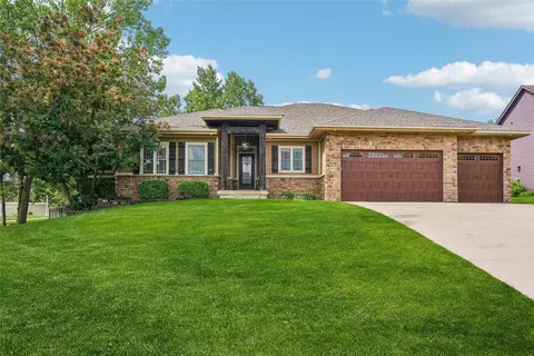 6648 Eagle Ridge Dr, Johnston, IA 50131