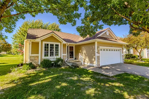 5704 NW 93rd St, Johnston, IA 50131