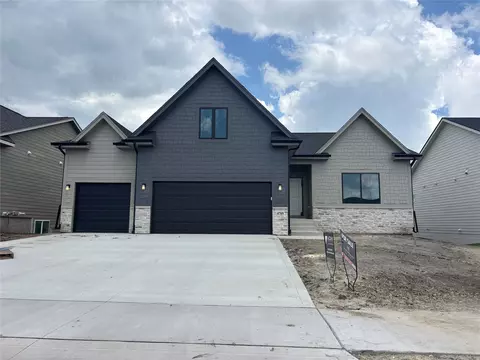 4705 177th St, Urbandale, IA 50323