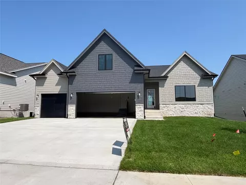 4705 177th St, Urbandale, IA 50323
