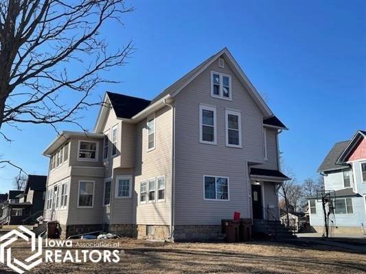 821 8th St, Grinnell, IA 50112