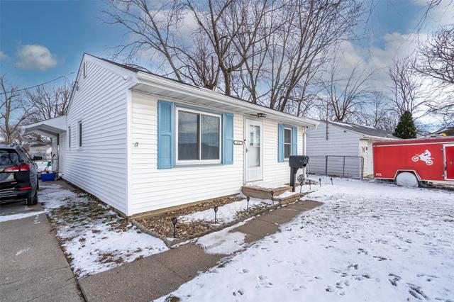 311 E 22nd St S, Newton, IA 50208