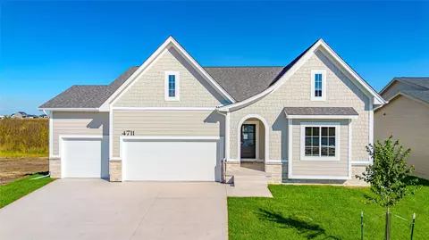 4711 177th St, Urbandale, IA 50323