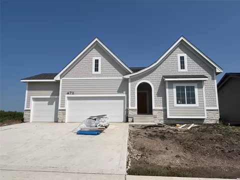 4711 177th St, Urbandale, IA 50323