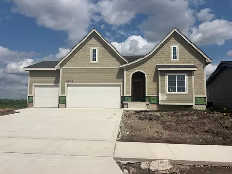 4711 177th St, Urbandale, IA 50323