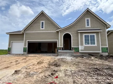 4711 177th St, Urbandale, IA 50323