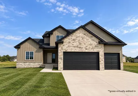 3004 Clearwater Dr, Norwalk, IA 50211