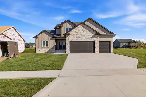 3004 Clearwater Dr, Norwalk, IA 50211