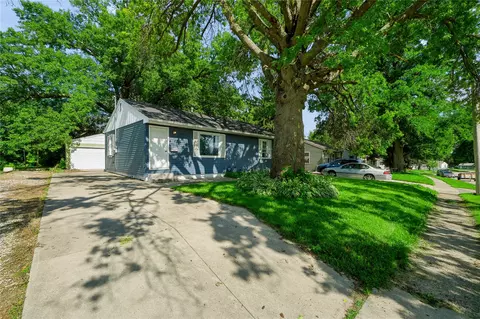 602 E 24th St S, Newton, IA 50208