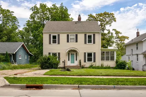 707 35th St, Des Moines, IA 50312
