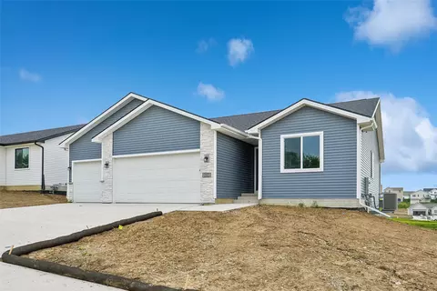 212 S Walnut Dr, Norwalk, IA 50211