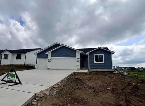 212 S Walnut Dr, Norwalk, IA 50211