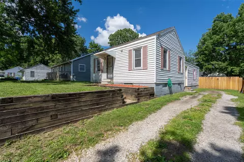 1275 E 36th Ct, Des Moines, IA 50317