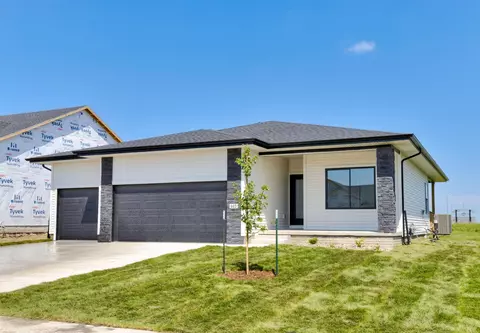 615 NW Atlas Ln, Waukee, IA 50263