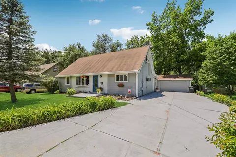 7404 SW 17th St, Des Moines, IA 50315