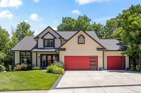 558 S 34th Ct, West Des Moines, IA 50265