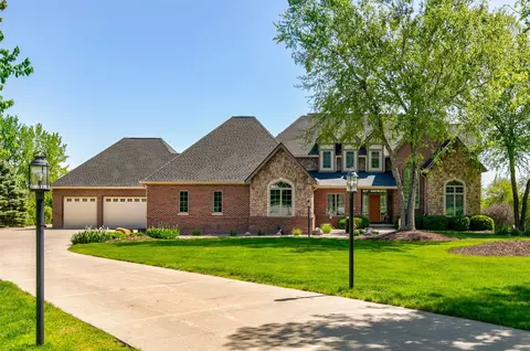 9421 NW 74th Pl, Johnston, IA 50131