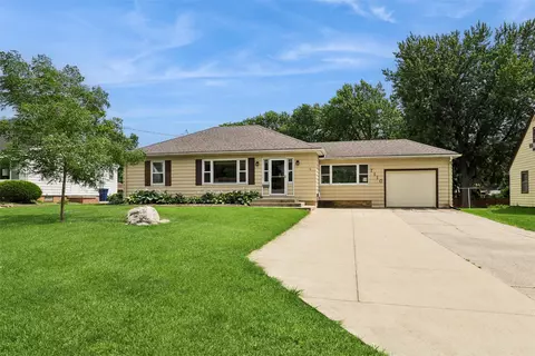 7110 Madison Ave, Urbandale, IA 50322