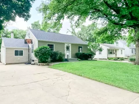 3912 67th St, Urbandale, IA 50322