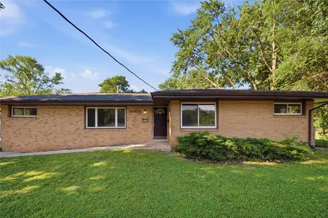 2806 Aurora Ave, Des Moines, IA 50310