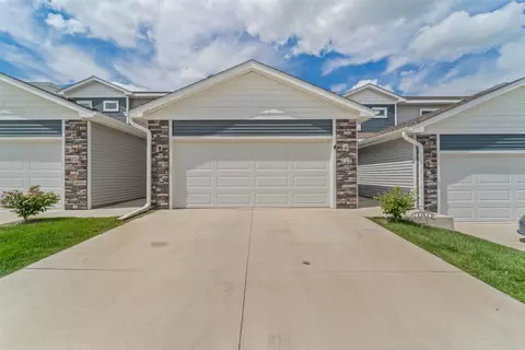 717 Greenwell Pl, Norwalk, IA 50211