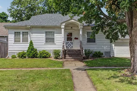 1012 10th St, Nevada, IA 50201