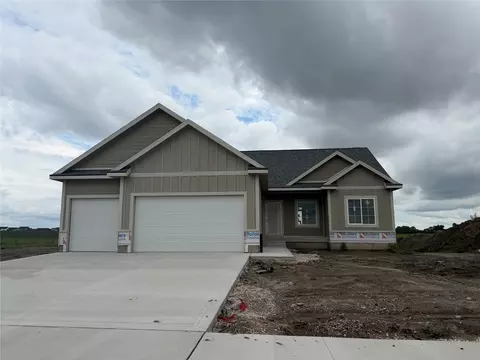723 SW 15th St, Grimes, IA 50111
