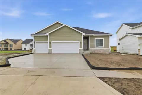 1662 SW Maplewood Dr, Grimes, IA 50111