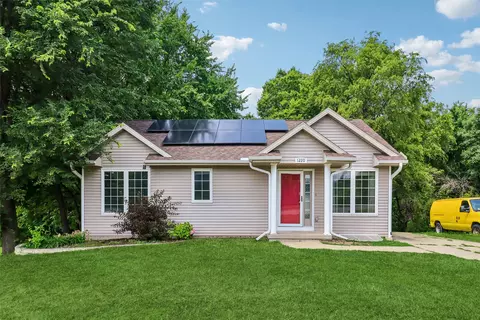 1220 E 38th St, Des Moines, IA 50317