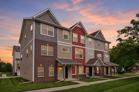 9120 Greenspire Dr #106, West Des Moines, IA 50266