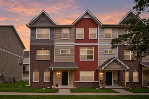 9120 Greenspire Dr #106, West Des Moines, IA 50266