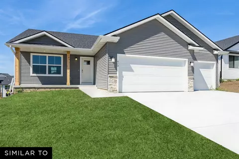 1904 E Clinton Pl, Indianola, IA 50125